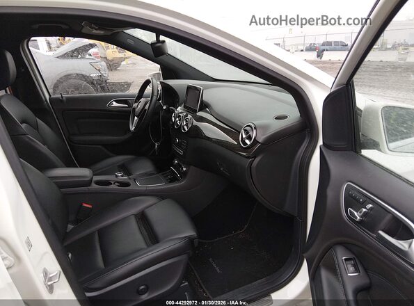WDDVP9AB3HJ016341 2017 MERCEDES-BENZ B 250E White ძრავის განყოფილების ხედი