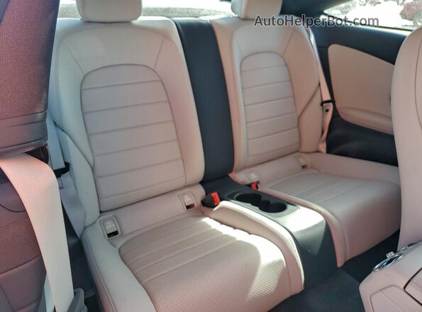 WDDWJ4KB6JF670668 2018 MERCEDES-BENZ C White Vista de los asientos traseros