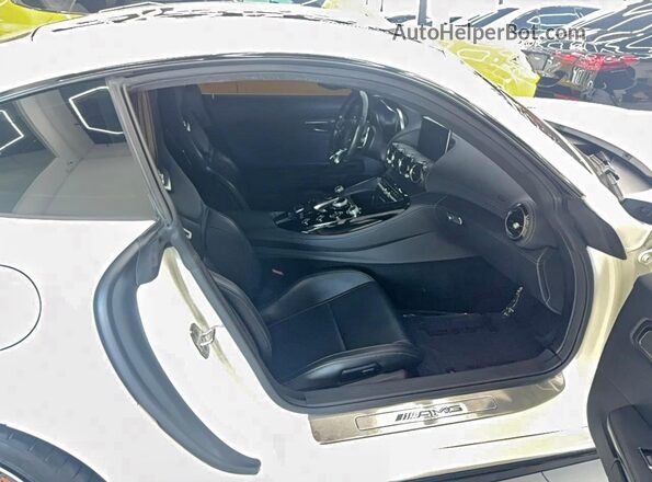 WDDYJ7HA6HA011358 2017 MERCEDES-BENZ AMG White Vista interior delantera