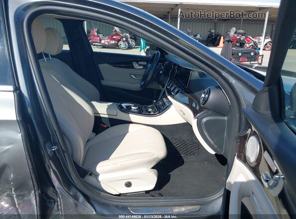 WDDZF4JB9HA152867 2017 MERCEDES-BENZ E-CLASS Gray წინა სალონის ხედი