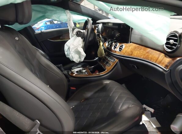 WDDZF8DB0LA703988 2020 MERCEDES-BENZ E-CLASS Black Вид салону спереду