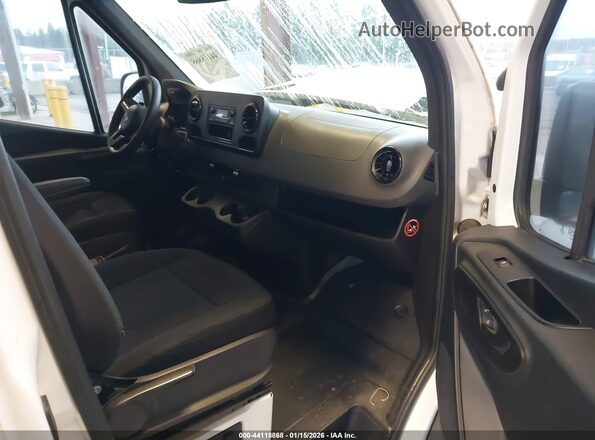 WDRPF1CD8KP065822 2019 FREIGHTLINER SPRINTER 2500 White Vista interior delantera