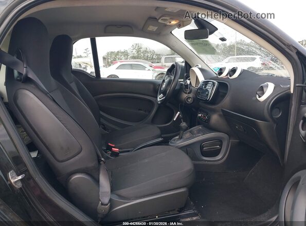 WMEFJ5DA0GK076468 2016 SMART FORTWO Silver Widok wnętrza z przodu