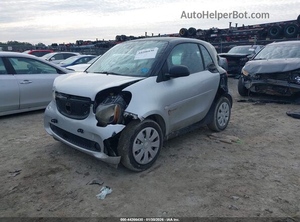 WMEFJ5DA0GK076468 2016 SMART FORTWO Silver Przód lewy