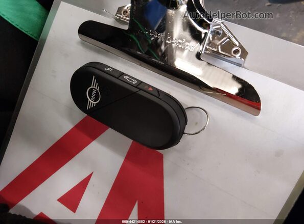 WMW13GD02S2X04672 2025 MINI HARDTOP White Vista del salpicadero