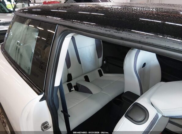 WMW13GD02S2X04672 2025 MINI HARDTOP White Vista de la etiqueta del VIN