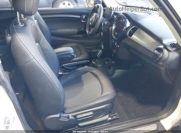 WMW33DH03P2T12759 2023 MINI HARDTOP Beige Front interior view