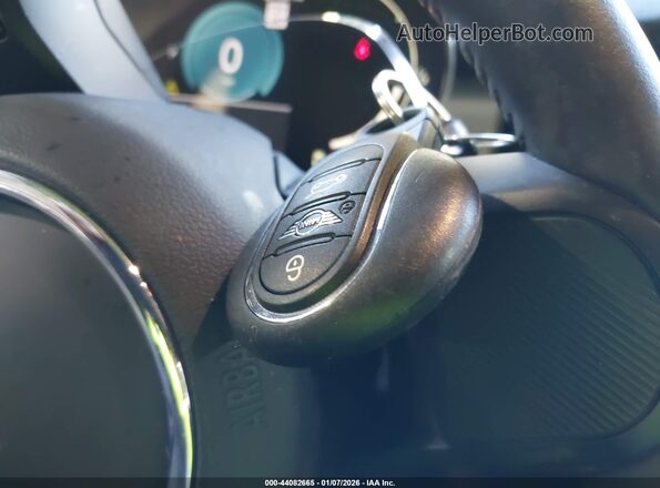 WMW33DH03P2T12759 2023 MINI HARDTOP Beige Dashboard view