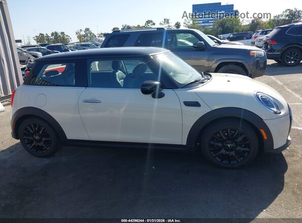 WMW33DH07N2R59369 2022 MINI HARDTOP Cream Widok wnętrza z tyłu