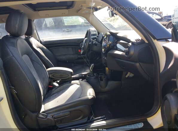 WMW33DH07N2R59369 2022 MINI HARDTOP Cream Widok wnętrza z przodu