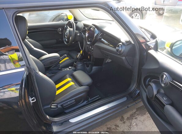 WMW53DH05P2T35615 2023 MINI HARDTOP Черный Вид салона спереди