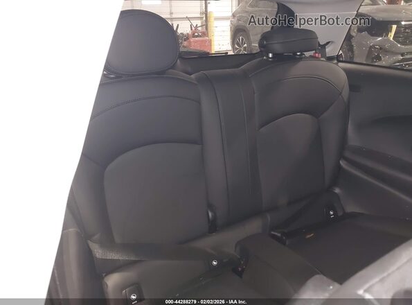 WMW53DH08R2V11057 2024 MINI HARDTOP Black Widok naklejki z numerem VIN