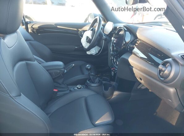 WMW53DH0XP2T76063 2023 MINI HARDTOP Зеленый Вид салона спереди