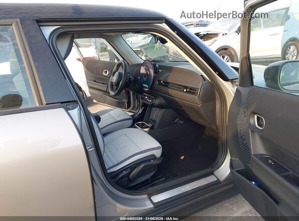 WMW53GD08S2W45886 2025 MINI HARDTOP Beige Front interior view