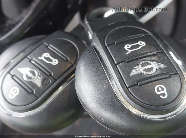 WMWLU1C51H2F27673 2017 MINI CLUBMAN Зеленый Вид панели приборов
