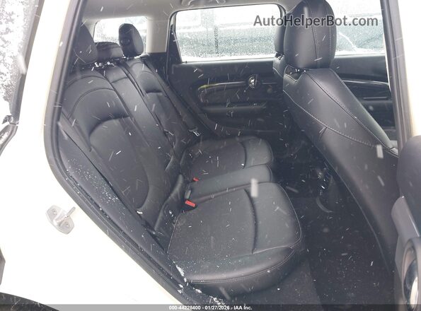 WMWLU5C30H2E84336 2017 MINI CLUBMAN White Widok naklejki z numerem VIN