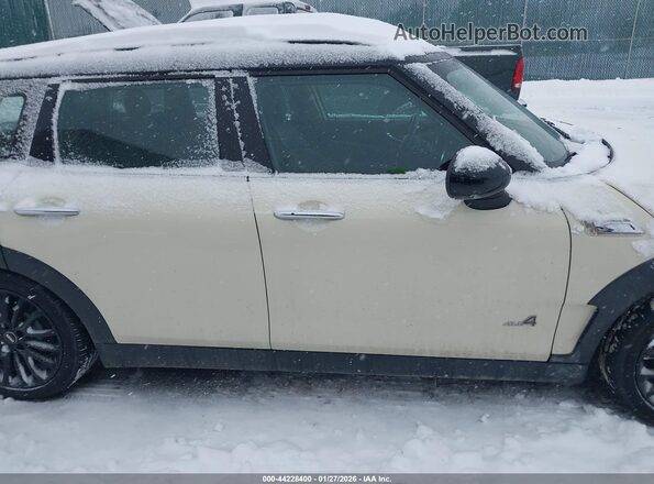 WMWLU5C30H2E84336 2017 MINI CLUBMAN White Widok wnętrza z tyłu