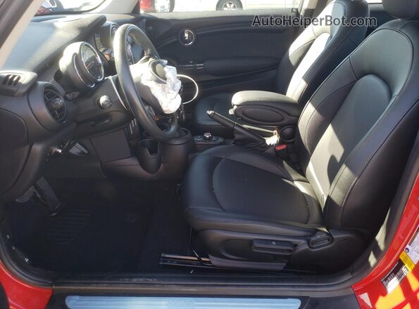 WMWXR3C04M2P00015 2021 MINI COOPER Red Front interior view