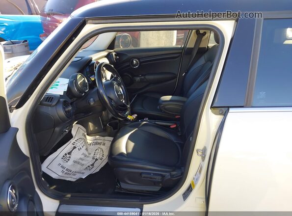 WMWXU1C55J2F79895 2018 MINI HARDTOP White Front interior view