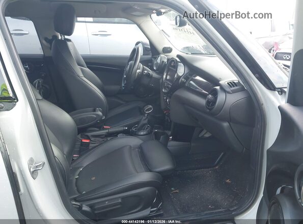 WMWXU3C3XH2D33364 2017 MINI HARDTOP Gray Front interior view