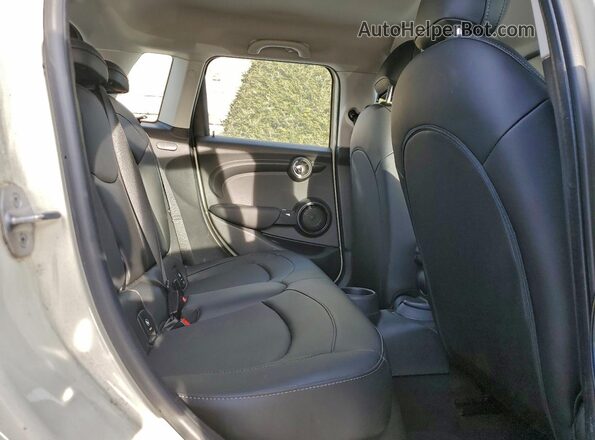 WMWXU7C06M2N79459 2021 MINI COOPER White Rear seats view