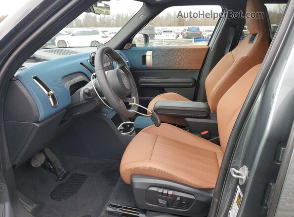 WMZ23GA04S7R84562 2025 MINI COUNTRYMAN Gray Սալոնի դիմացի տեսք