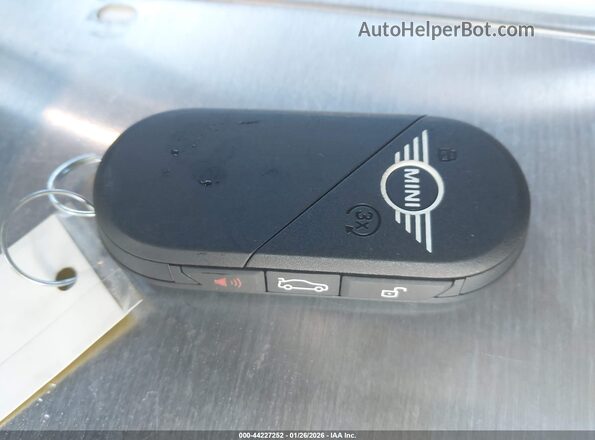 WMZ23GA05S7T70121 2025 MINI COUNTRYMAN Белый Вид панели приборов