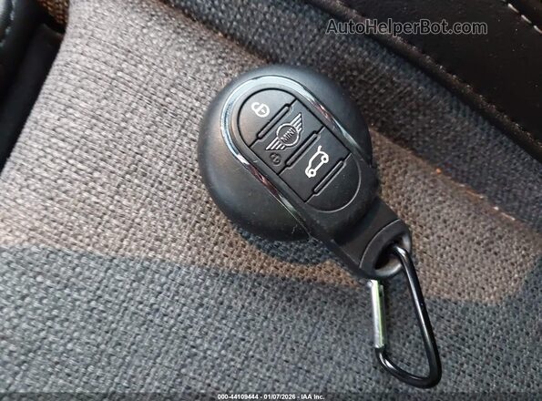 WMZ83BR06P3R06347 2023 MINI COUNTRYMAN Red Vista del salpicadero