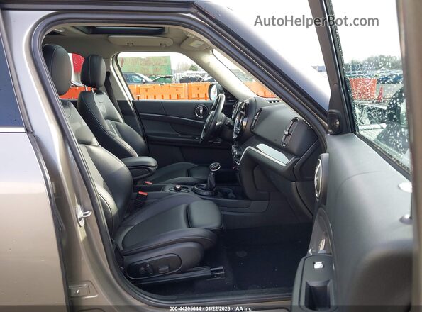 WMZYT3C30H3D98325 2017 MINI COUNTRYMAN Gray Vista interior delantera