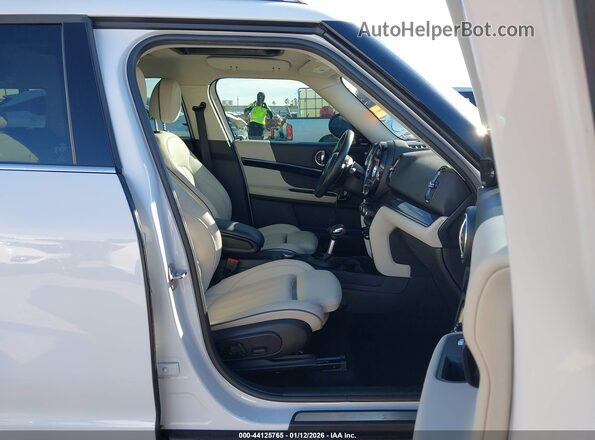WMZYT3C58K3J32430 2019 MINI COUNTRYMAN White Вид салону спереду