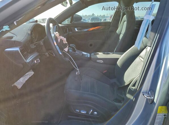 WP0AA2A73LL100654 2020 PORSCHE PANAMERA Серебряный Вид салона спереди
