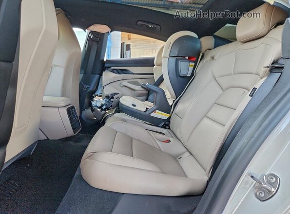 WP0AA2Y17RSA13620 2024 PORSCHE TAYCAN White Vista de los asientos traseros