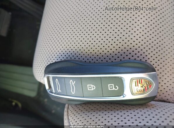 WP0AB2Y16MSA43150 2021 PORSCHE TAYCAN Black წინა პანელის ხედი