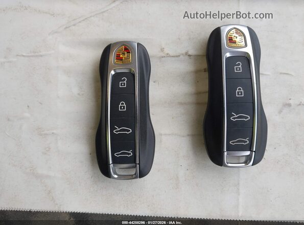 WP0AB2Y17MSA44923 2021 PORSCHE TAYCAN White Առջևի վահանակի տեսք