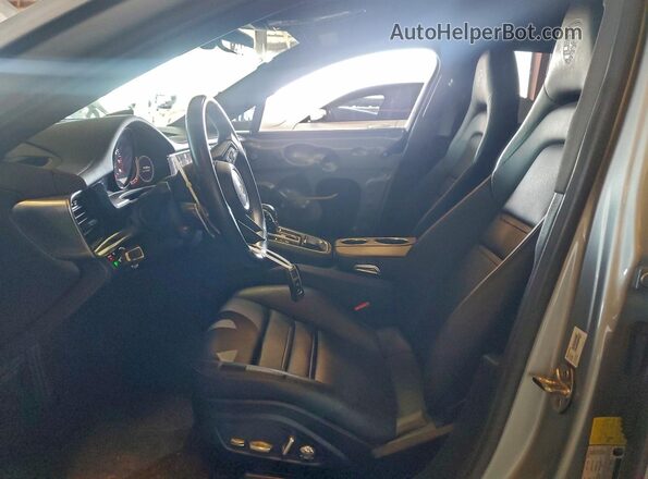 WP0AJ2A79ML121414 2021 PORSCHE PANAMERA Silver Սալոնի դիմացի տեսք