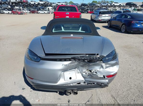WP0CB2A85JS228301 2018 PORSCHE BOXSTER Серебряный Вид спереди