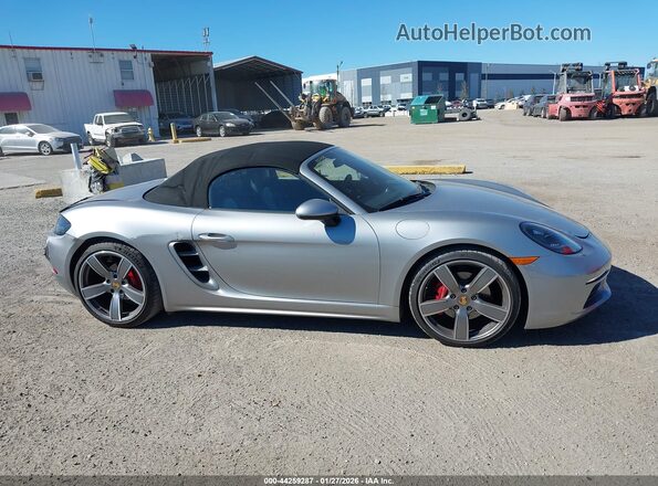 WP0CB2A85JS228301 2018 PORSCHE BOXSTER Серебряный Вид задней части салона