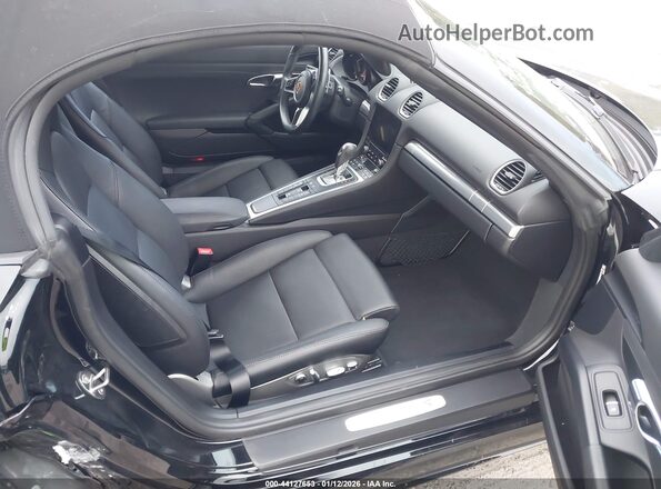 WP0CB2A88HS240789 2017 PORSCHE BOXSTER Черный Вид салона спереди