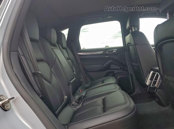 WP1AA2A23JKA05680 2018 PORSCHE CAYENNE Silver 