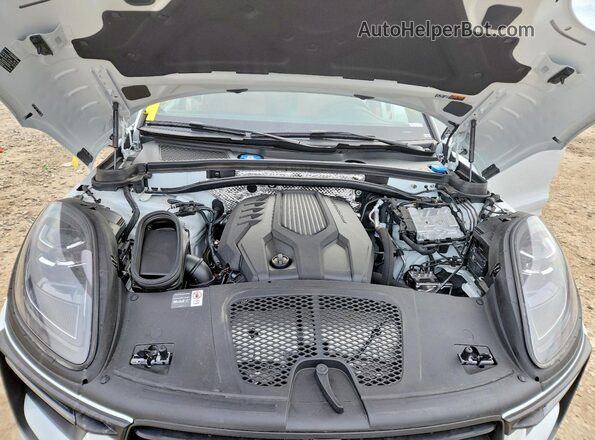 WP1AA2A51TLB01069 2026 PORSCHE MACAN White Вид задньої частини салону
