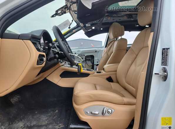 WP1AA2A51TLB01069 2026 PORSCHE MACAN White Вид салону спереду