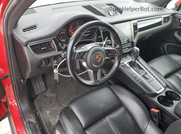 WP1AA2A53JLB03693 2018 PORSCHE MACAN Красный Вид панели приборов