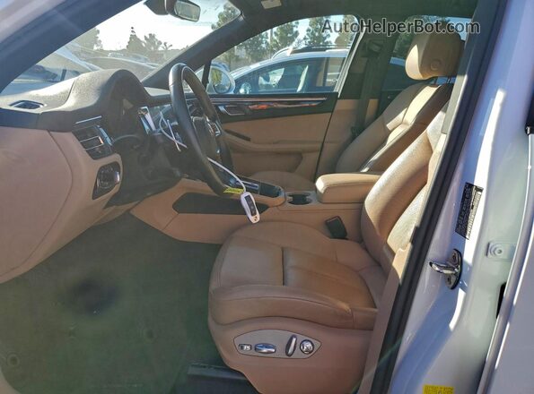 WP1AA2A57NLB05632 2022 PORSCHE MACAN White Вид салону спереду