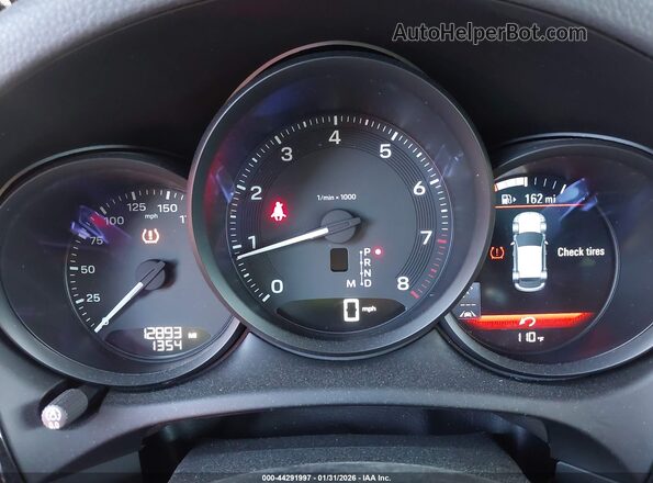 WP1AA2A5XRLB13150 2024 PORSCHE MACAN Black Вид задніх сидінь