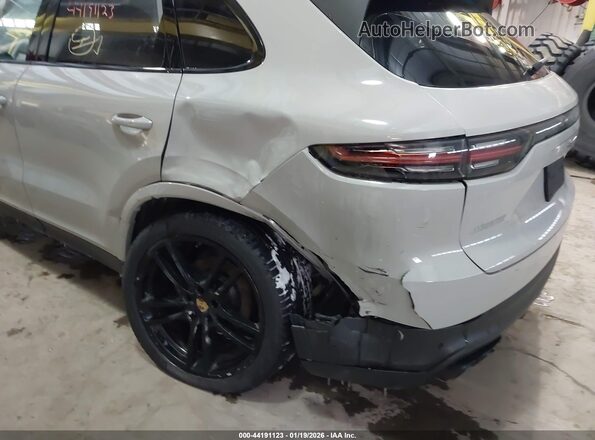 WP1AA2AY1NDA05689 2022 PORSCHE CAYENNE Gray Front view