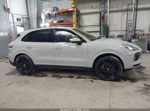 WP1AA2AY1NDA05689 2022 PORSCHE CAYENNE Gray Rear interior view