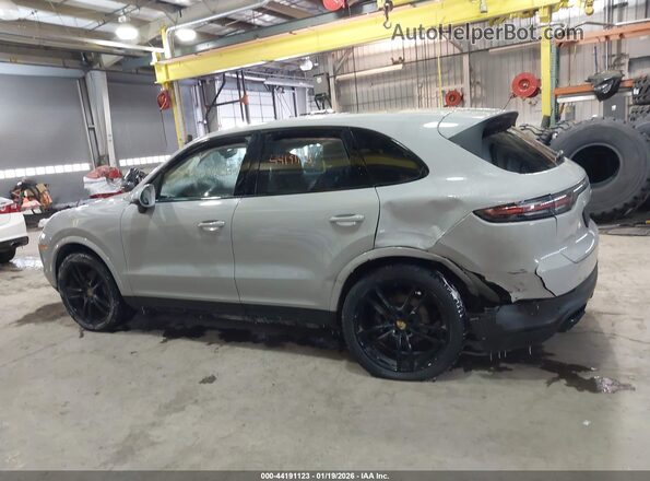 WP1AA2AY1NDA05689 2022 PORSCHE CAYENNE Gray 360 interior view