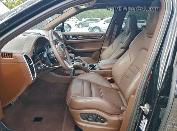 WP1AA2AY7PDA03996 2023 PORSCHE CAYENNE Black Widok wnętrza z przodu