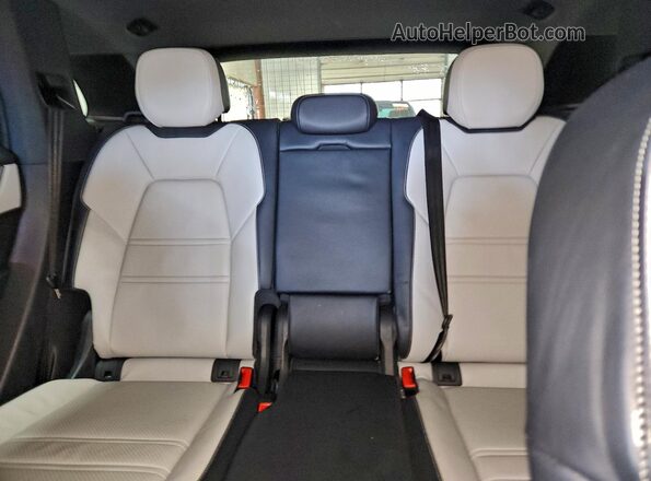 WP1AA2AY7RDA04505 2024 PORSCHE CAYENNE White Vista de los asientos traseros