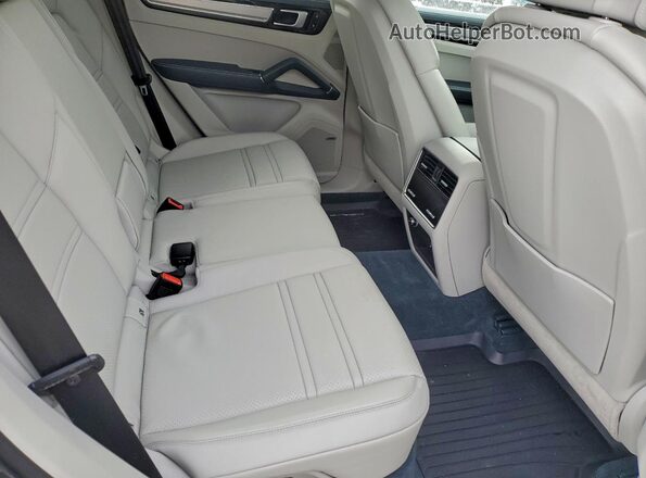 WP1AA2AY8LDA03158 2020 PORSCHE CAYENNE Silver უკანა სალონის ხედი